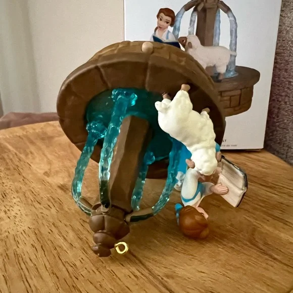 Hallmark Belle Ornament Disney beauty and the beast - Picture 4 of 10